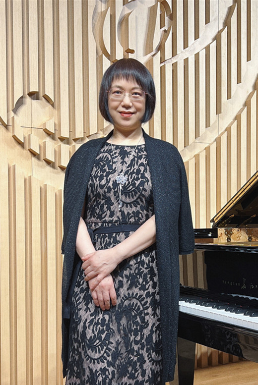 李昕.jpg